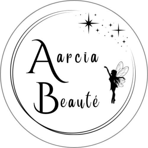 Logo circulaire en noir et blanc représentant « Arcia Beauté », la silhouette d'une fée, des étoiles et une ligne courbe. Les grandes lettres A et B se détachent à côté de la fée, à droite, ce qui en fait un choix élégant pour toute « Onglerie à proximité » à la recherche d'une identité de marque distinctive.